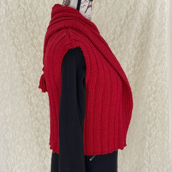 Hand Red knit Crop Vest sz Small - Picture 2 of 5